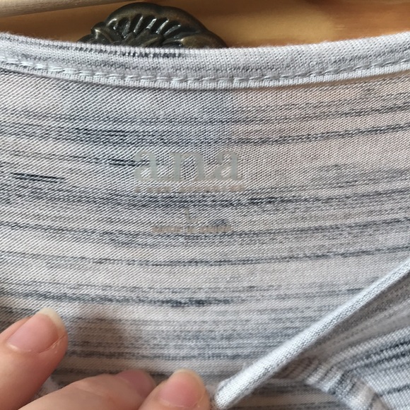 a.n.a Bell Sleeve Cut Out Heathered Gray Top Size Large - Picture 5 of 7